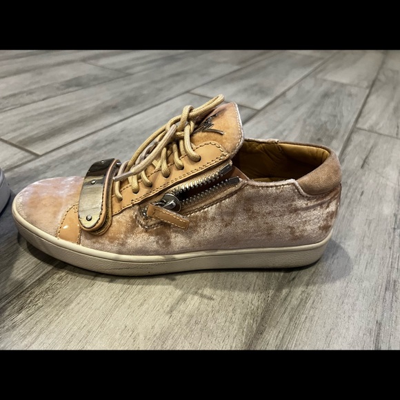 giuseppe zanotti - Picture 6 of 6